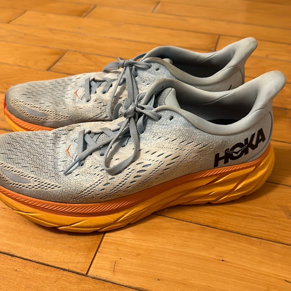 Hoka women’s Clifton 8 size 11